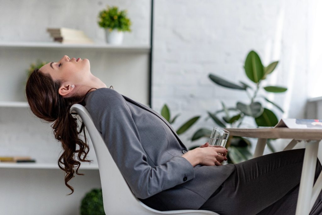 A mentally drained woman depicting executive function and decluttering challenges like decision fatigue and brain fog